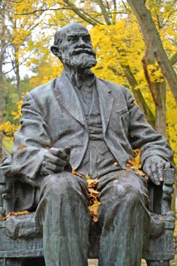 SVETLOGORSK, RUSSIA - OCTOBER 26, 2016: Fragment of a monument to the academician I. P. Pavlov in the fall clipart
