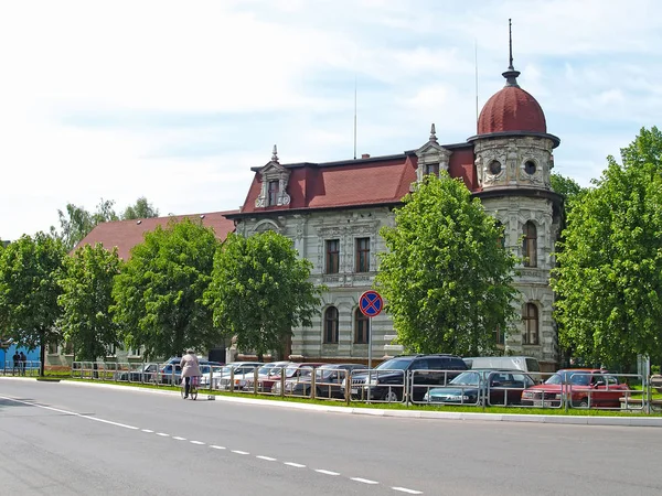 Sovetsk, Ryssland - 23 maj 2010: Utsikt över tidigare landshuset av handlaren Frank (1888), Lenin Street — Stockfoto