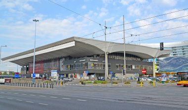 Varşova, Polonya - 23 Ağustos 2014: Tren istasyonu Varşova-Merkez