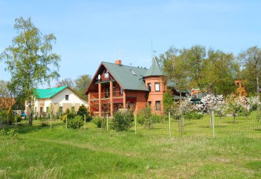 Bahar öğleden sonra yazlık yerleşim görünümü