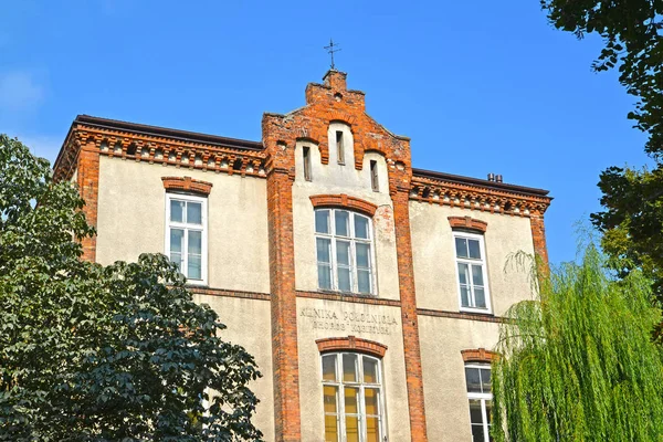 Warszawa, Polska - 23 sierpnia 2014: Budynek kliniki położnictwa i ginekologii — Zdjęcie stockowe
