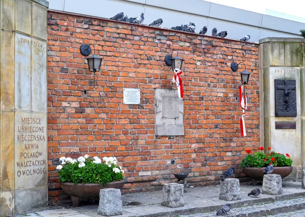 Varšava, Polsko - 23. srpna 2014: Památník mrtvých během varšavského povstání na 28. ledna 1944 — Stock fotografie
