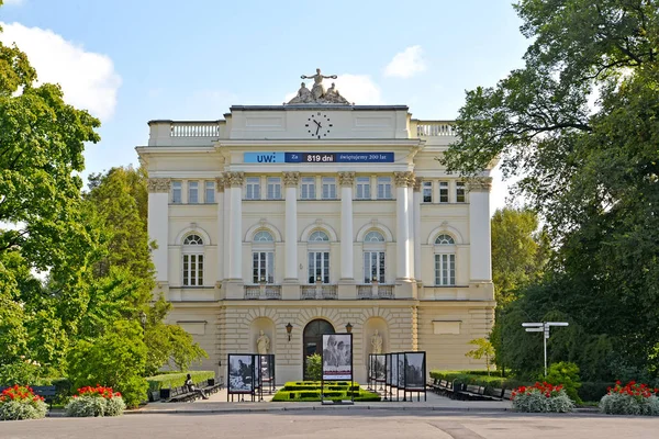 Varšava, Polsko - 23. srpna 2014: Hlavní případ Varšavské univerzity — Stock fotografie