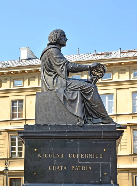 WARSAW, Polônia. Monumento a Nicolau Copérnico, vista lateral — Fotografia de Stock