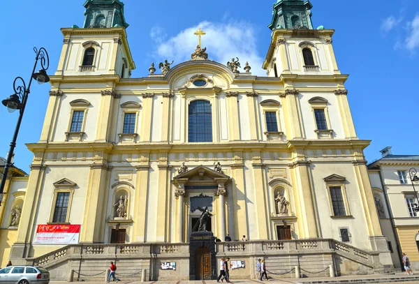 Warsaw, Polen - 23 augustus 2014: Fragment van een kathedraal kerk van het Heilige Kruis — Stockfoto