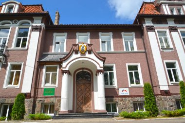 Polessk, Rusya - 01 Temmuz 2015: St. Petersburg devlet Tarım Üniversitesi Kaliningrad dalı binanın girişine