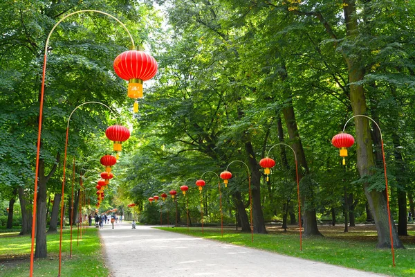 Avenida China en el parque Lazenki. Varsovia, Polonia —  Fotos de Stock