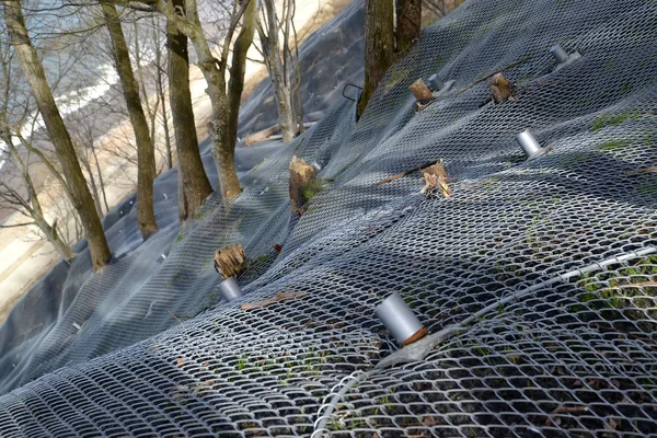 Reinforcing mesh with anchorage to the slope on the beach.  Svetlogorsk, Kaliningrad — Stock Photo, Image