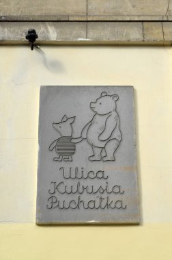 Varşova, Polonya - 28 Ağustos 2014: Kubusia Puchatka (mesut-Pukha) Street dizin. Metin 