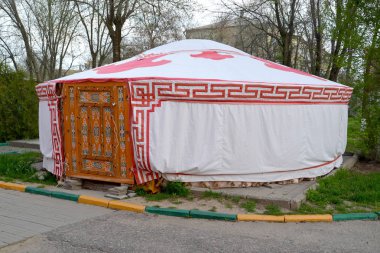 Kalmyk sepeti Elista sokakta eğ. Kalmıkya