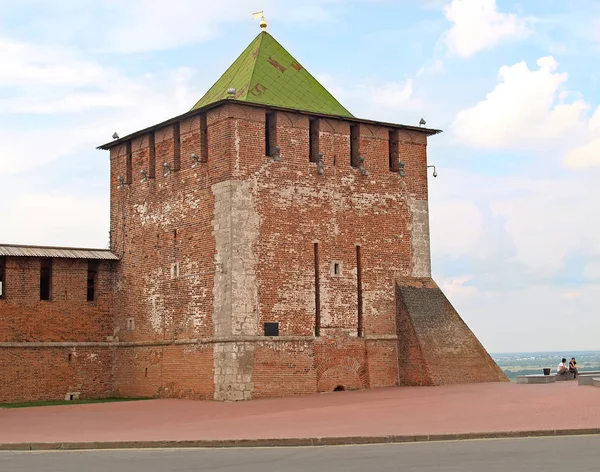 Tornet i Nizjnij Novgorod Kreml av St. George, Ryssland — Stockfoto