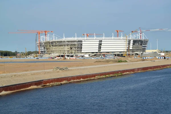 Bau des Stadions für die Austragung der Spiele der Fußballweltmeisterschaft 2018 in Kaliningrad, am 10. Juni 2017 — Stockfoto