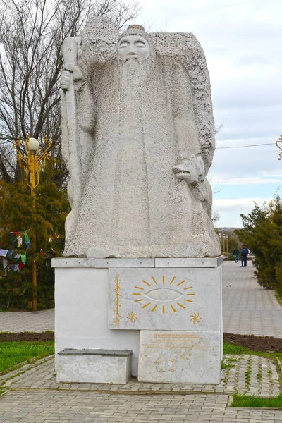 Elista, Rusya - 19 Nisan 2017: Heykel "beyaz yaşlı adam". — Stok fotoğraf