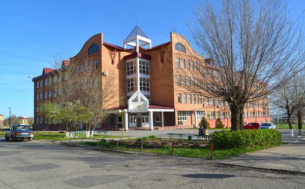 Elista, Ryssland - 20 April 2017: 7 pedagogiska fall av Kalmyk state university av B. B. Gorodovikov. Kalmuckien — Stockfoto