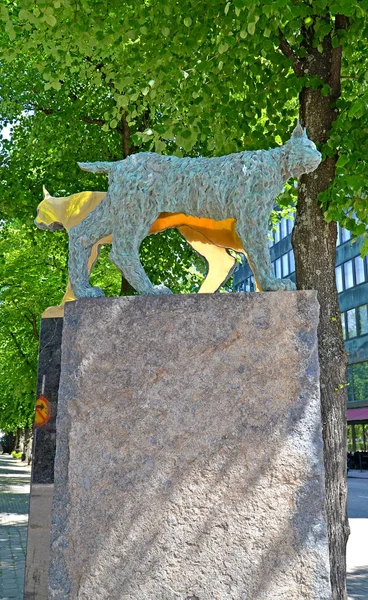 KOTKA, FINLANDIA - 12 LUGLIO 2014: Una scultura "Passanti notturni" sul viale delle sculture — Foto Stock