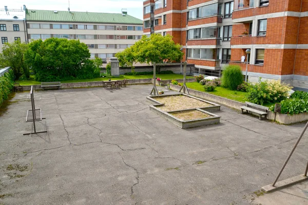 The playground in the yard of a house. Kotka, Finland — Stock Photo, Image