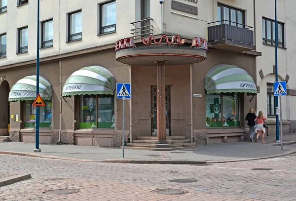 KOTKA, FINLÂNDIA - JULHO 12, 2014: Uma farmácia na Rua Kappakatu . — Fotografia de Stock