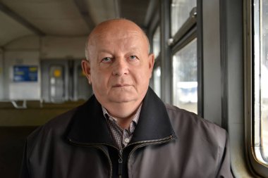 Elektrikli tren araba adamın portresi