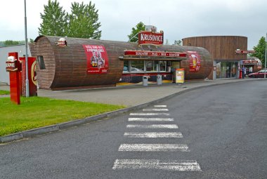 Krushovitse, Çek Cumhuriyeti - 27 Mayıs 2014: görünümünü Krushovitse bira şirketi dükkan. Çek Krushovitsa metne 