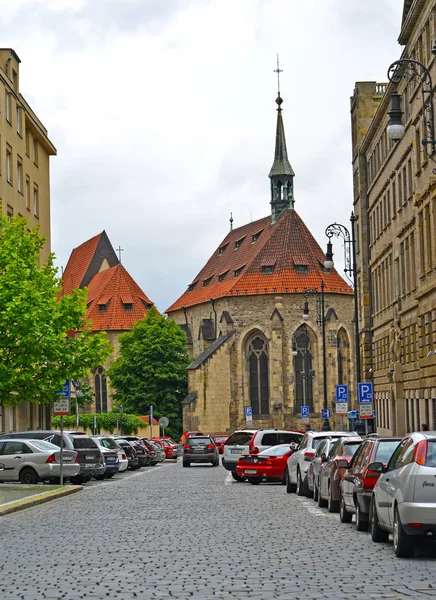 PRAGA, REPUBBLICA CECA - 28 MAGGIO 2014: Veduta del monastero di Sant'Agnessa Bogemskaya — Foto Stock