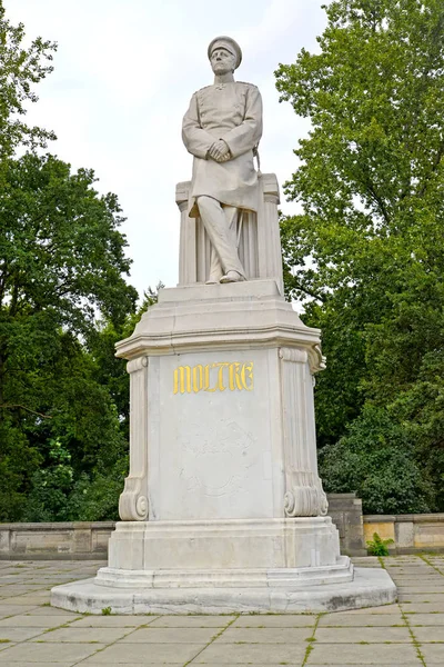 Moltkes monument in het park grote Tirgarten. Berlin, Duitsland — Stockfoto