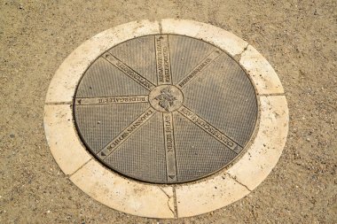 Sanssousi park manzaraları dizini olan ambar kapağı. Potsdam, Almanya