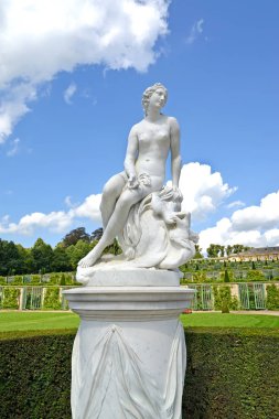 Mermer heykel üzüm teraslar Sanssousi park halinde arka planı. Potsdam, Almanya