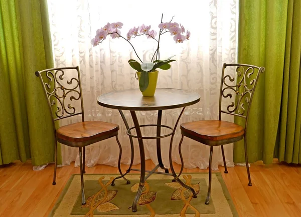 Two shod chairs and little table about a window of a modern classical drawing room — Stock Photo, Image