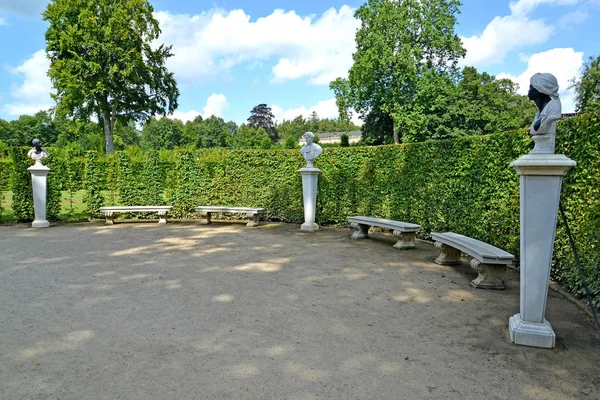 Marmurowe popiersia w parku sanssousi. Poczdam, Niemcy — Zdjęcie stockowe