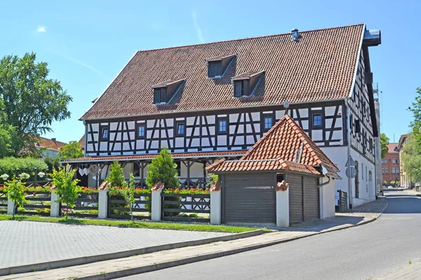 BRANIEWO, POLÓNIA - JUNHO 07, 2016: Construção do restaurante Spichlerz Mariacki — Fotografia de Stock