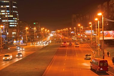 Kaliningrad, Rusya - 24 Kasım 2017: Görünüm, Mosksvskiy Avenue akşam