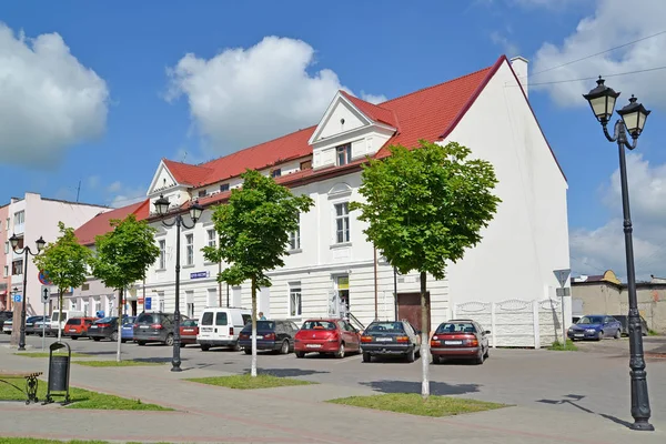 Gvardejsk, Rusland - 22 juni 2016: Gebouw voor mail in het zonnige — Stockfoto