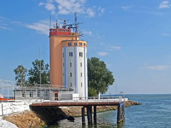 Torre de navegación en la orilla del mar. jalá, región de Kaliningrado —  Fotos de Stock