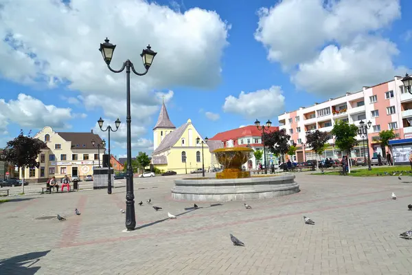 Gvardeysk, Ryssland - 22 juni 2016: Victory Square i sommardag — Stockfoto