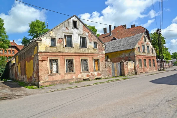 Emergency houses of the German construction on Krasnoarmeyskaya Street. Gvardeysk, Kaliningrad region — Stock Photo, Image
