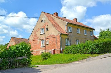  Karl Marx Caddesi üzerinde Alman inşaat daire evi. Gvardeysk, Kaliningrad bölgesi