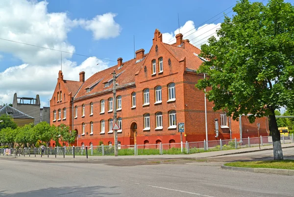 Gvardejsk, Rusland - 22 juni 2016: Hoge scholengemeenschap No. 1-de voormalige nationale school Tapiau — Stockfoto