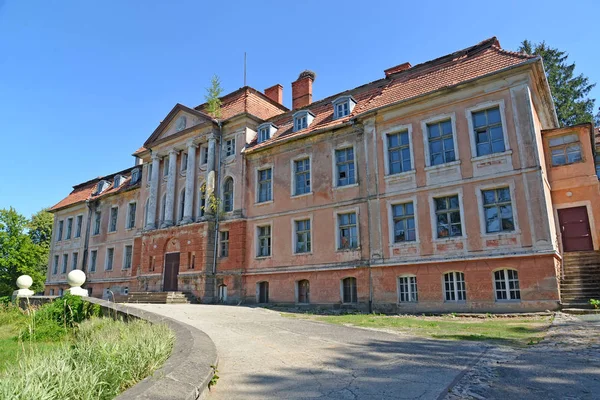 Gebouw van het regionale beheer van Gerdauen. Zjeleznodorozjny, regio Kaliningrad — Stockfoto