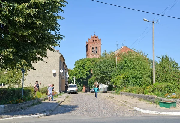 Zheleznodorozhny, russland - 19. August 2015: Stadtlandschaft mit lutherischer Kirche am Horizont — Stockfoto