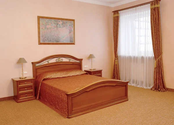 卧室的粉红色色调。现代经典 — 图库照片