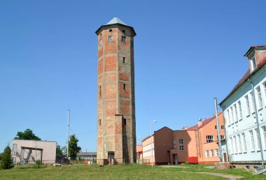 Su kulesi Gerdauen güneşli gün. Zheleznodorozhny, Kaliningrad