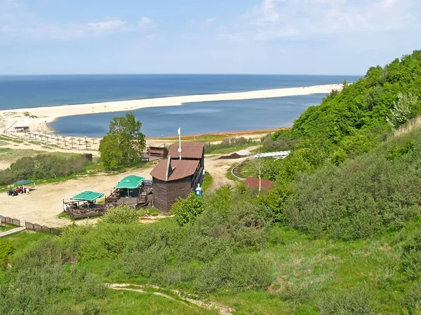 Blick auf die überflutete Grube und die Ostsee. Siedlung Bernstein, Kaliningrader Gebiet — Stockfoto