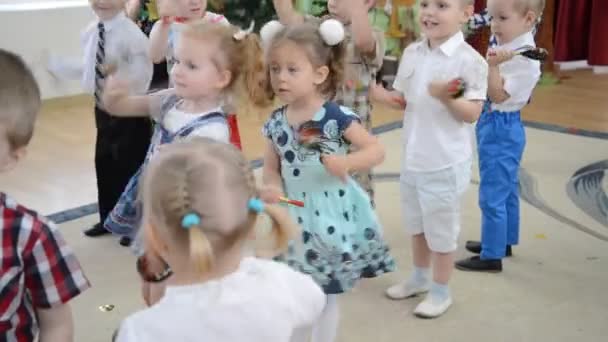 Kaliningrad Rusia Octombrie 2017 Copiii Joacă Lingurile Lemn Spectacol Dimineață — Videoclip de stoc