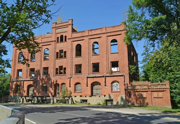 Pembangunan pabrik Gerdauen tahun 1909 konstruksi. Zheleznodorozhnyj, wilayah Kaliningrad. Teks Jerman "Castle mill" " — Stok Foto