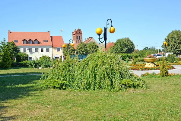 The square with historical building of the center. Zheleznodorozhnyj, Kaliningrad region — Stock Photo, Image