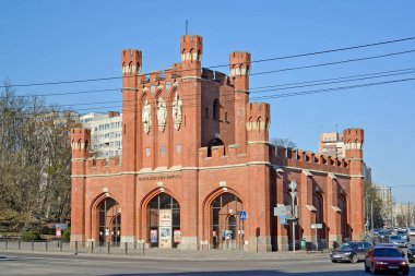 Kaliningrad, Rusya - 17 Mart 2018: Kral'ın kapıları bahar öğleden sonra