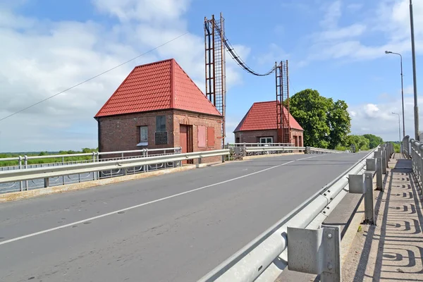 POLESSK, RUSSIA - JULY 01, 2015: The movable bridge "Eagle" with technical buildings — Stock Photo, Image