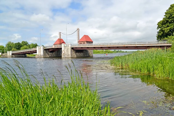 The eagle movable bridge through the Deyma River. Polessk, Kaliningrad region — Stock Photo, Image