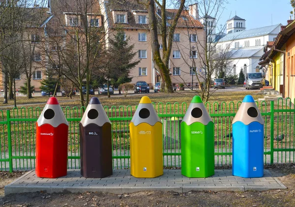 LIDZBARK-VARMINSKI, POLAND - MARCH 25, 2018: Garbage containers  in the form of colored pencils. The Polish text - the paper, glass, plastic, bio, different — Stock Photo, Image