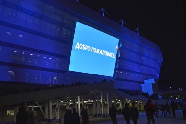 Kaliningrad, Rusya: 11 Nisan 2018: Baltık Arena stadyumu gösteren panel ve yazıt 